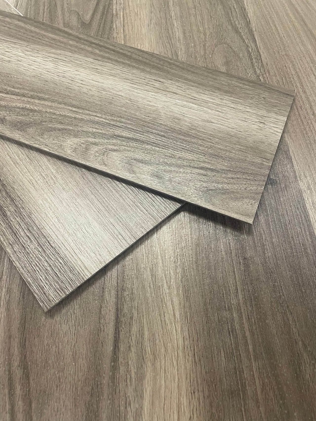 Self-Adhesive Wood Effect Vinyl Flooring Tiles - 36 PVC Planks, Easy Install, 5m² - UK Luxury Furniture
